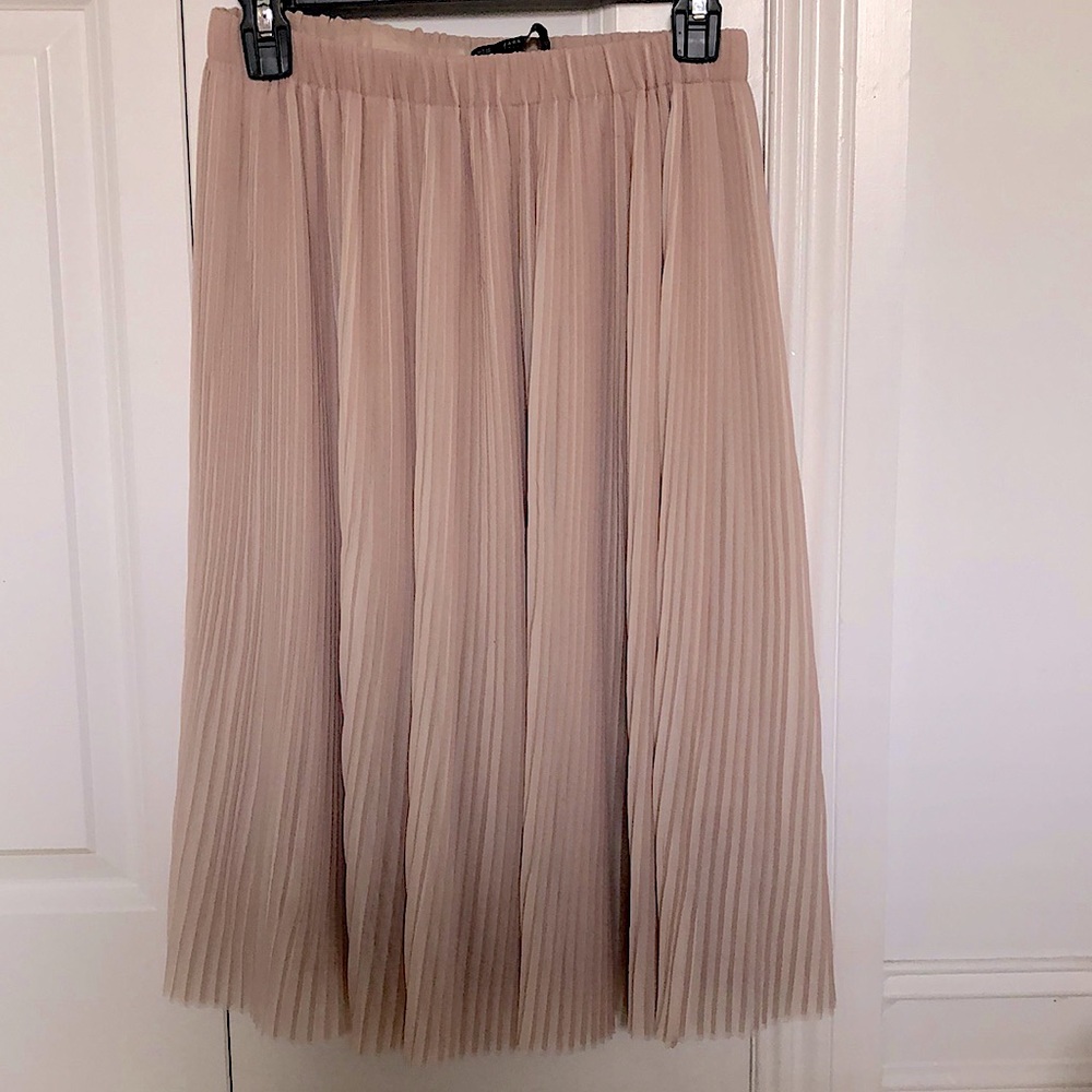 Zara rose beige pleated skirt. Worn once.